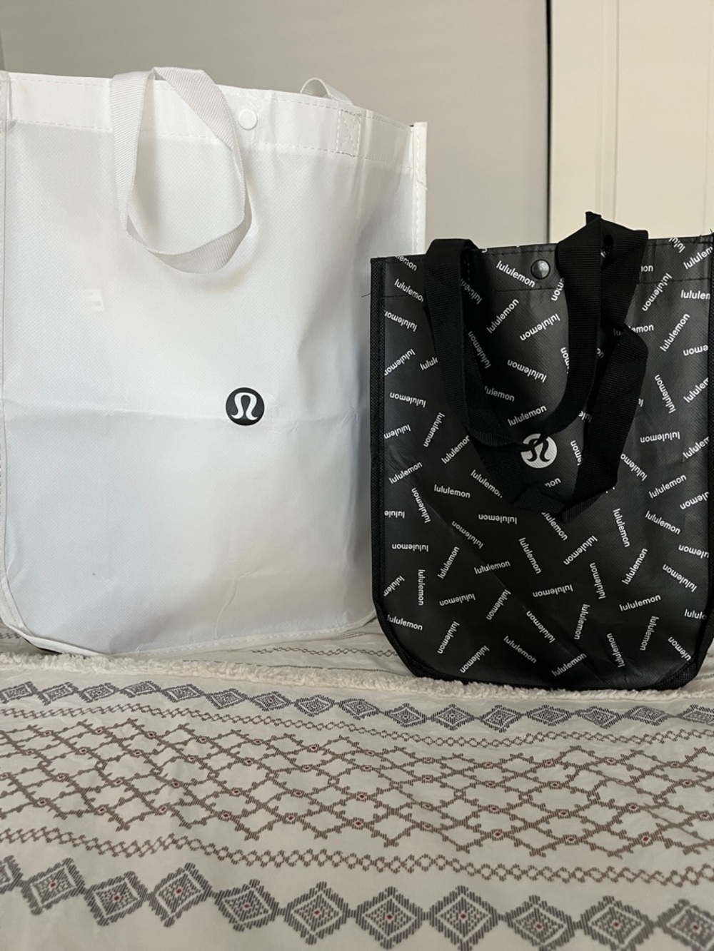 lululemon athletica Black and White Tote Bag Set